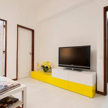 Casa de hóspedes Ginjinha House - 4 - Bairro Alto - With Ac By Lisbeyond